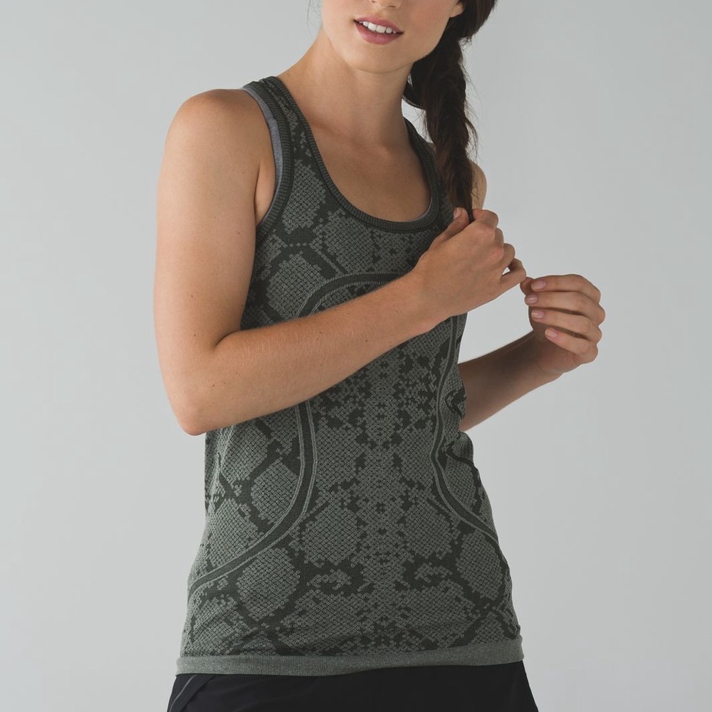 Lululemon Swiftly Tech Racerback Womens sz 6 
Heathered Gator Green Silverescent